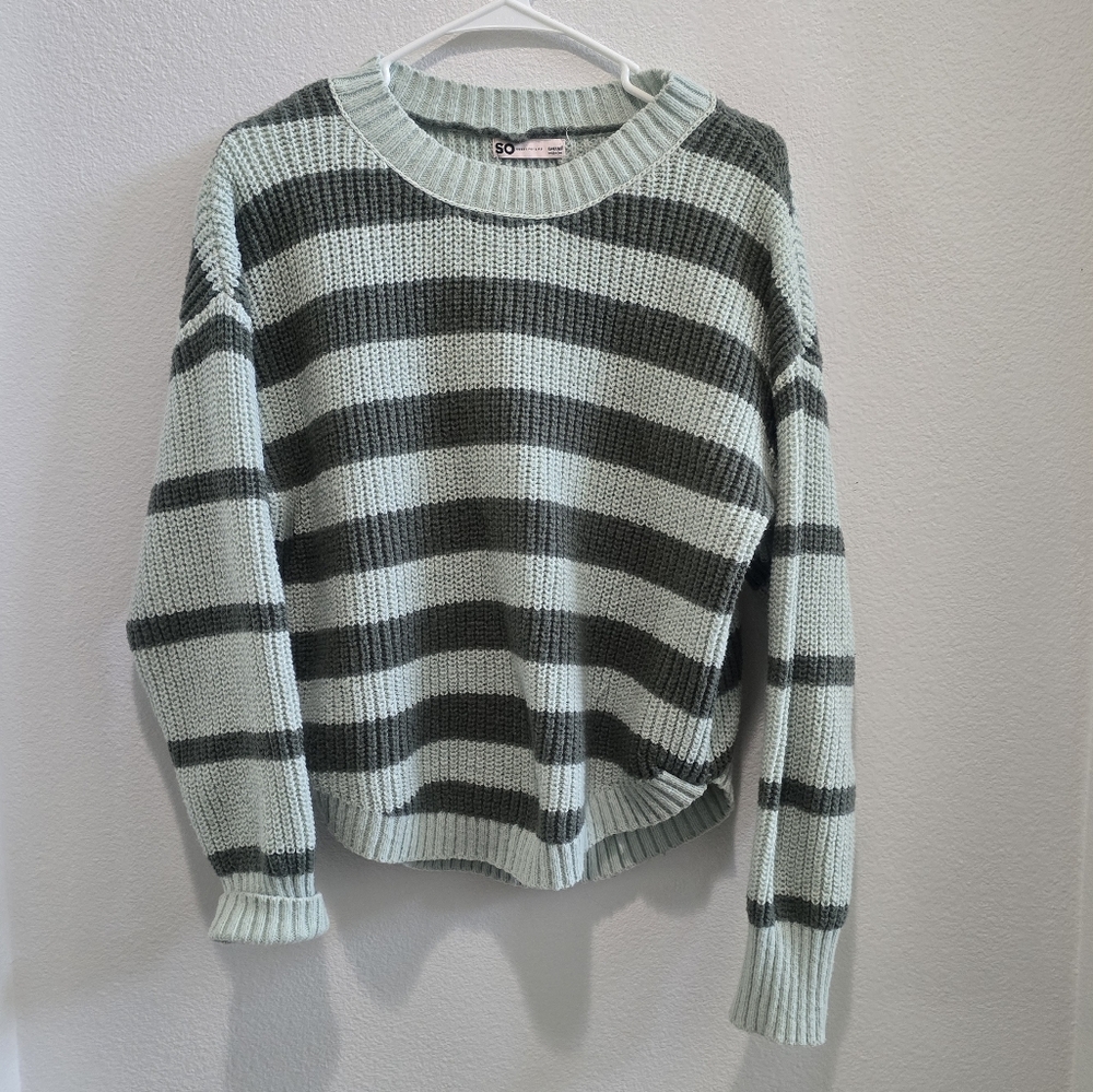So green stripped sweater juniors size large